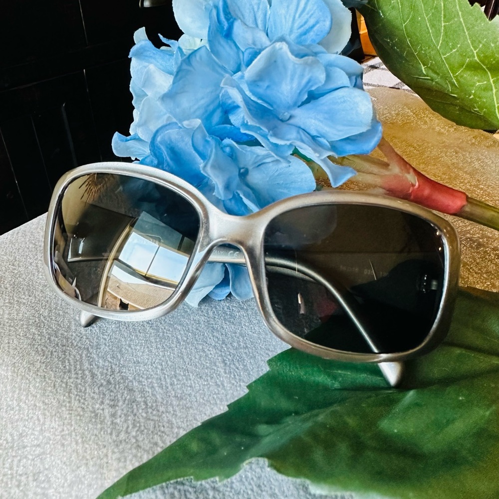 Fendi Gray sunglasses FS 5291